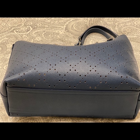 Chanel large shopping tote - Picture 3 of 10